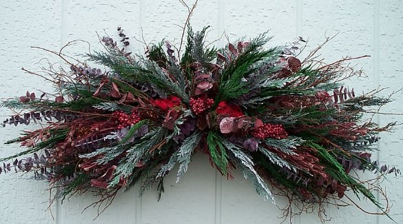 24" Cardinal Cedar and Eucalyptus Swag